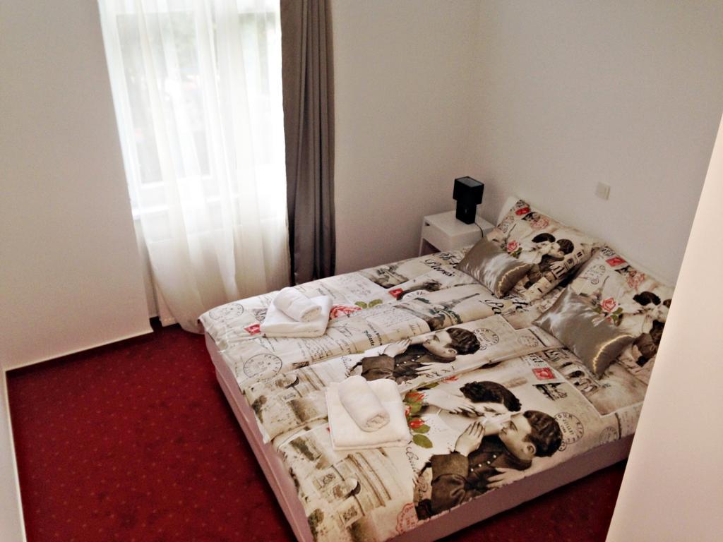 Red Carpet Rooms Zagreb Bilik gambar