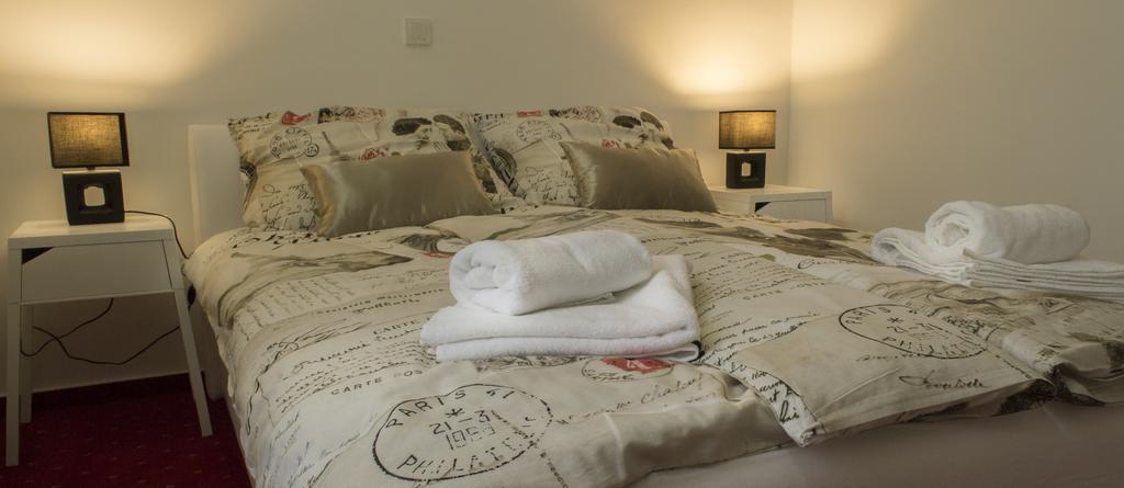 Red Carpet Rooms Zagreb Bilik gambar
